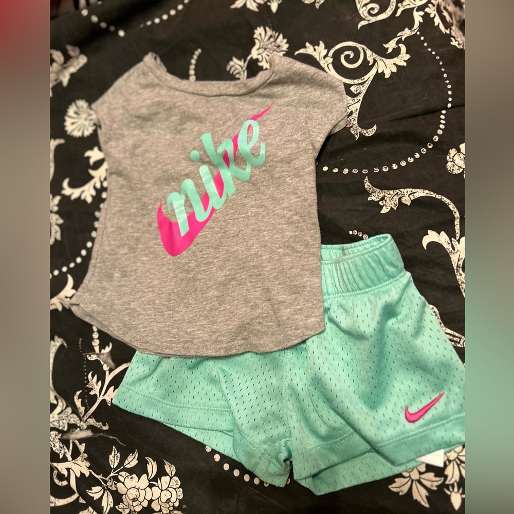 Nike shirt and shorts set, baby girl size 18 months